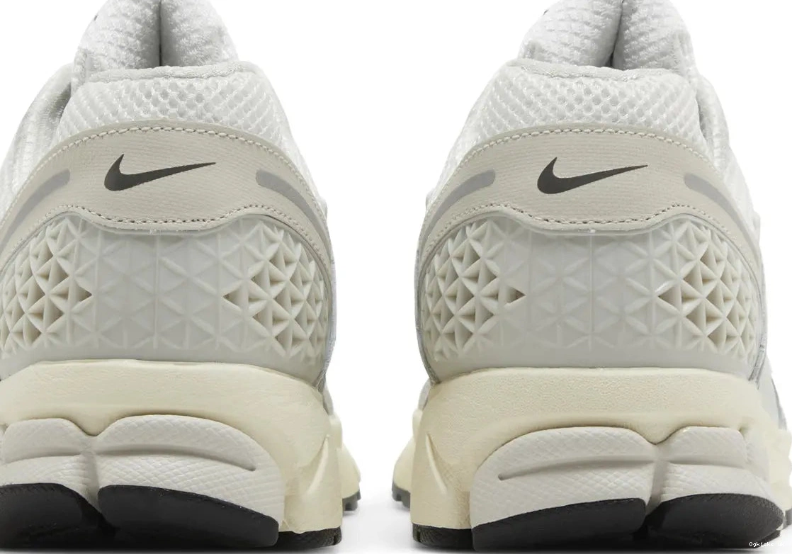 Platinum Zoom Tint Nike Vomero 5 0522